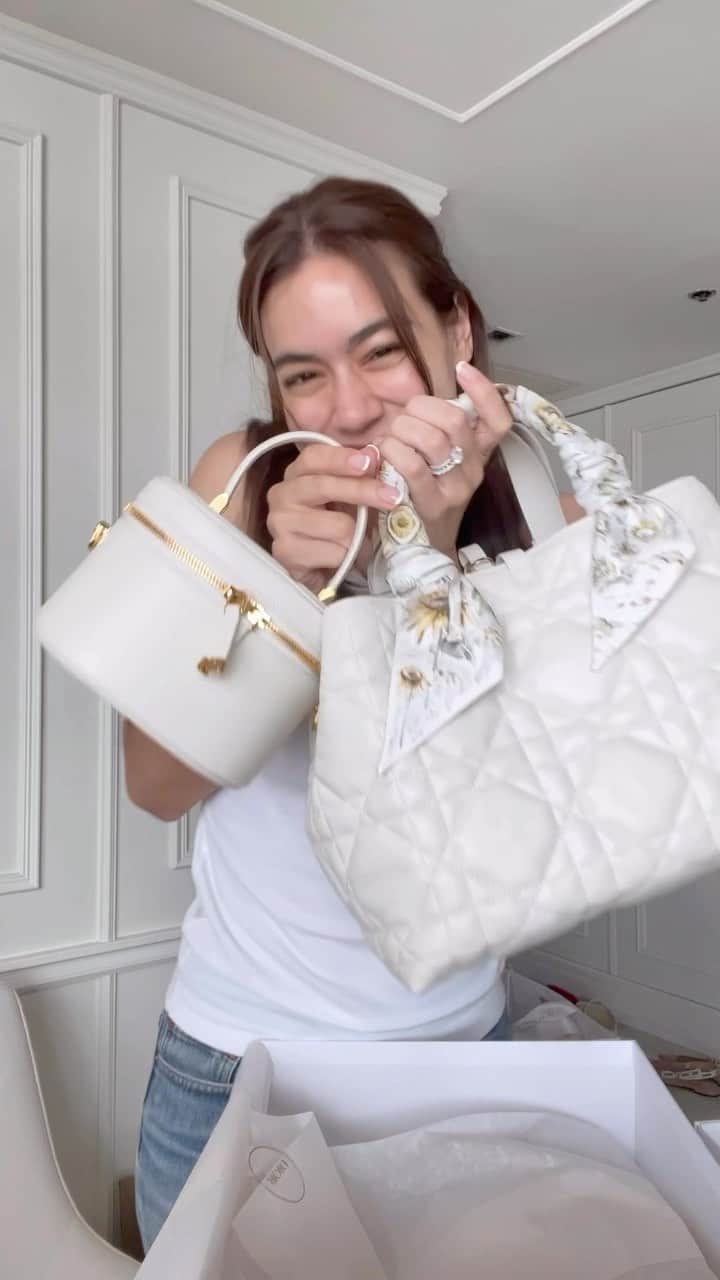 キンバリー・アン・ウォーテマス・ティアムシリのインスタグラム：「In love with these Wedding gifts from @dior 🤍  Thank you so much naka🥰🙏🏼 @ellespins @oraweee」