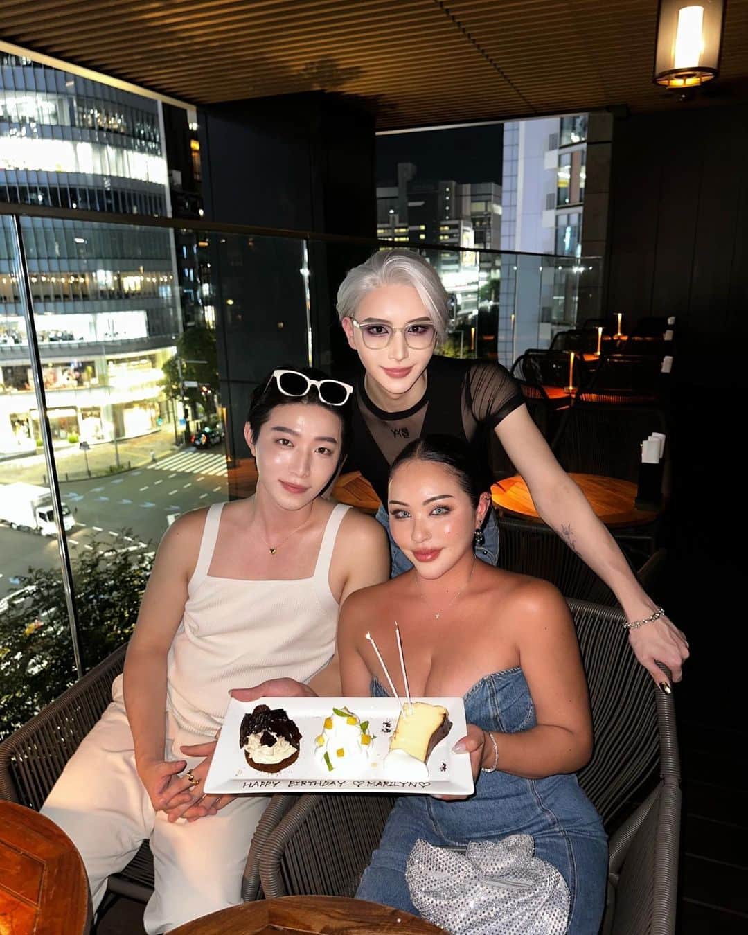 のインスタグラム：「8月30日に29歳になりました💓💓 ギュテとフゥジがお祝いしてくれたよー！ 本当にありがとうー！！😭💓💓  そして家に帰ったら家族がお祝いしてくれました🥺💕  みなさんからのたくさんのお祝いメッセージもありがとうございました😭💓  次は30歳！レベルアップに向けて自分自身を磨いていこうと思う💓」