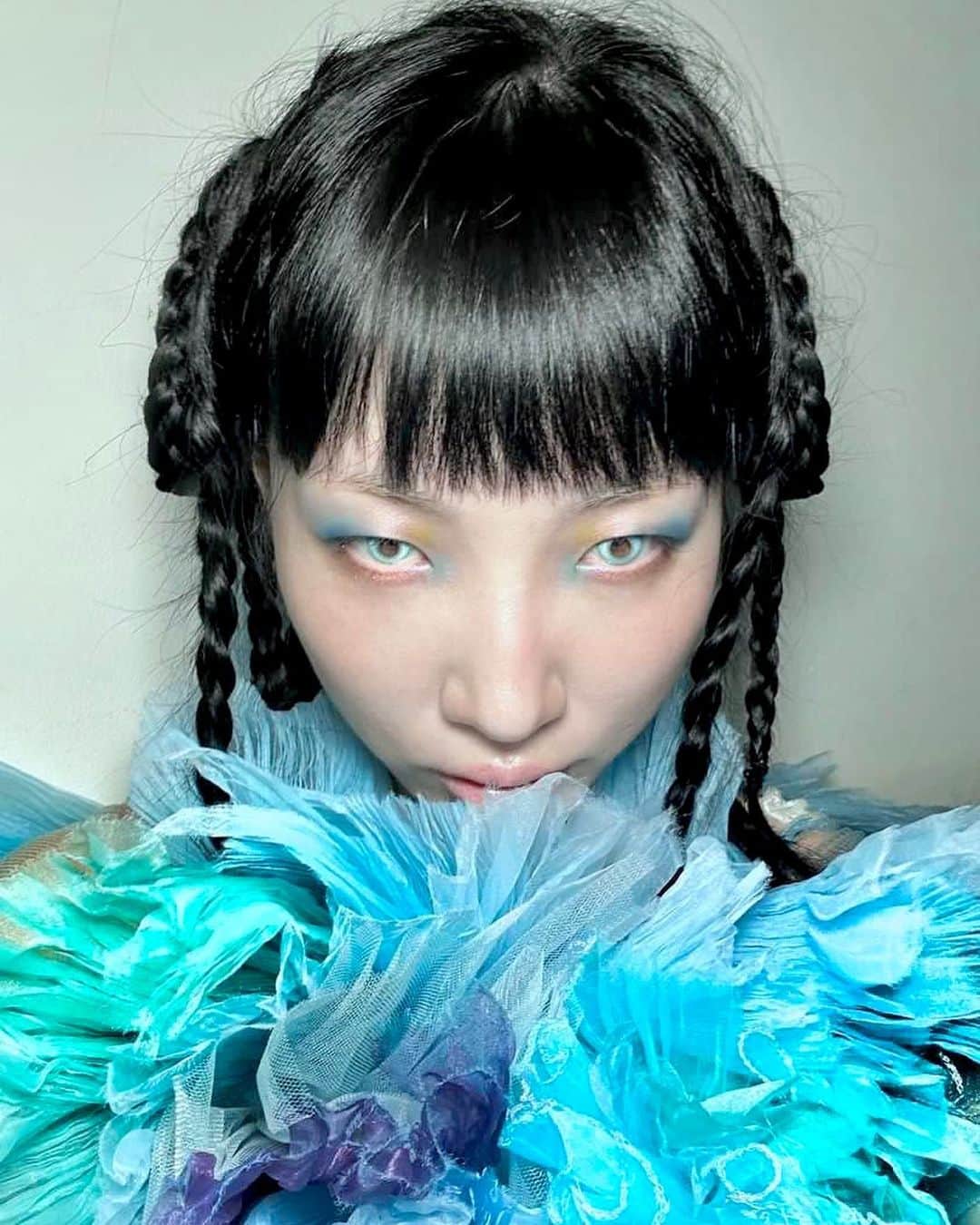 ARAKI SHIROのインスタグラム：「I am so honored to collaborate with @cifika_  Her voice is truly majestic and wonderful. I often listen to her songs while working in my atelier. Thank you for having me. I would love to create another new piece for her in near future.😊🧚🫶✨✨✨  #cifika #ARAKISHIRO」