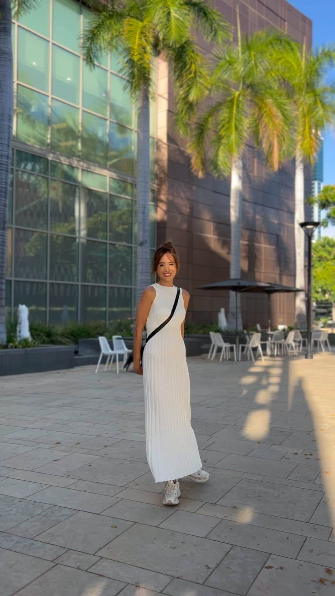 Mieのインスタグラム：「仕事でもプライベートでも最近ここのエリアに出没するわたし。 ワードにあるTJ maxxでデザイナーブランドをお安くゲット☺️ ノードストロームラックも時々掘り出し物探しに行くよ✨ 最低3時間は必要🤣  #ハワイ #ショッピング #ワードビレッジ #hawaii #shopping #wardvillage  #オアフ島」