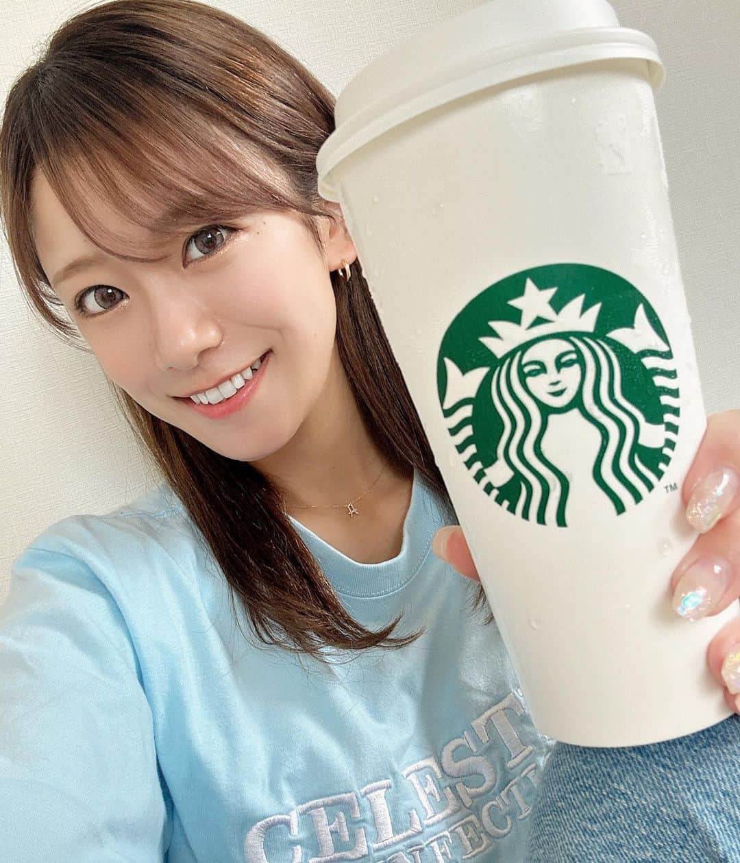 福本愛菜さんのインスタグラム写真 - (福本愛菜Instagram)「スタバで糖分補給🫶🏽🩷  最近ホワイトモカにハマってる🤤 甘くて美味しい〜🤤毎日飲みたい🐷笑  #スタバ #スターバックス #starbucks #ホワイトモカ #美味しい #美味しいもの好きな人と繋がりたい #💚」8月31日 17時27分 - aina_fukumoto