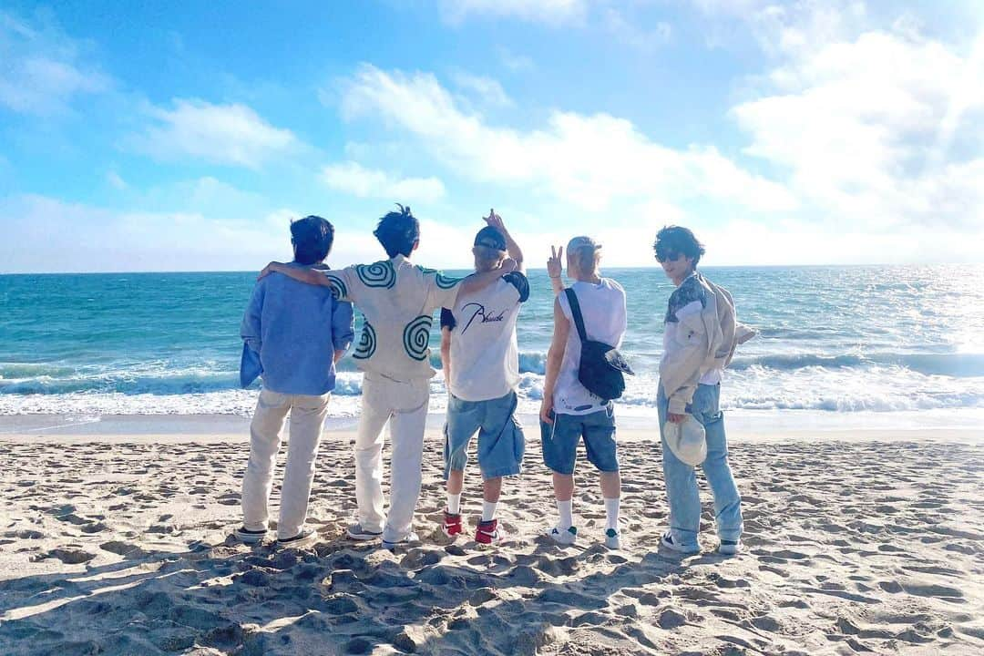 Way Vさんのインスタグラム写真 - (Way VInstagram)「Enjoy the LA vibe🌊✌️  #LA #vlog #WayV_in_LA #WayV #WeiShenV #威神V」8月31日 21時30分 - wayvofficial