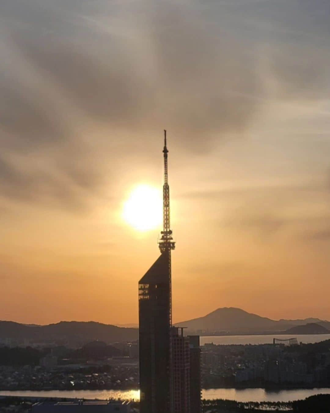 岡本真夜のインスタグラム：「自分をしっかり持つんだよ。 流されないように。 巻き込まれないように。」