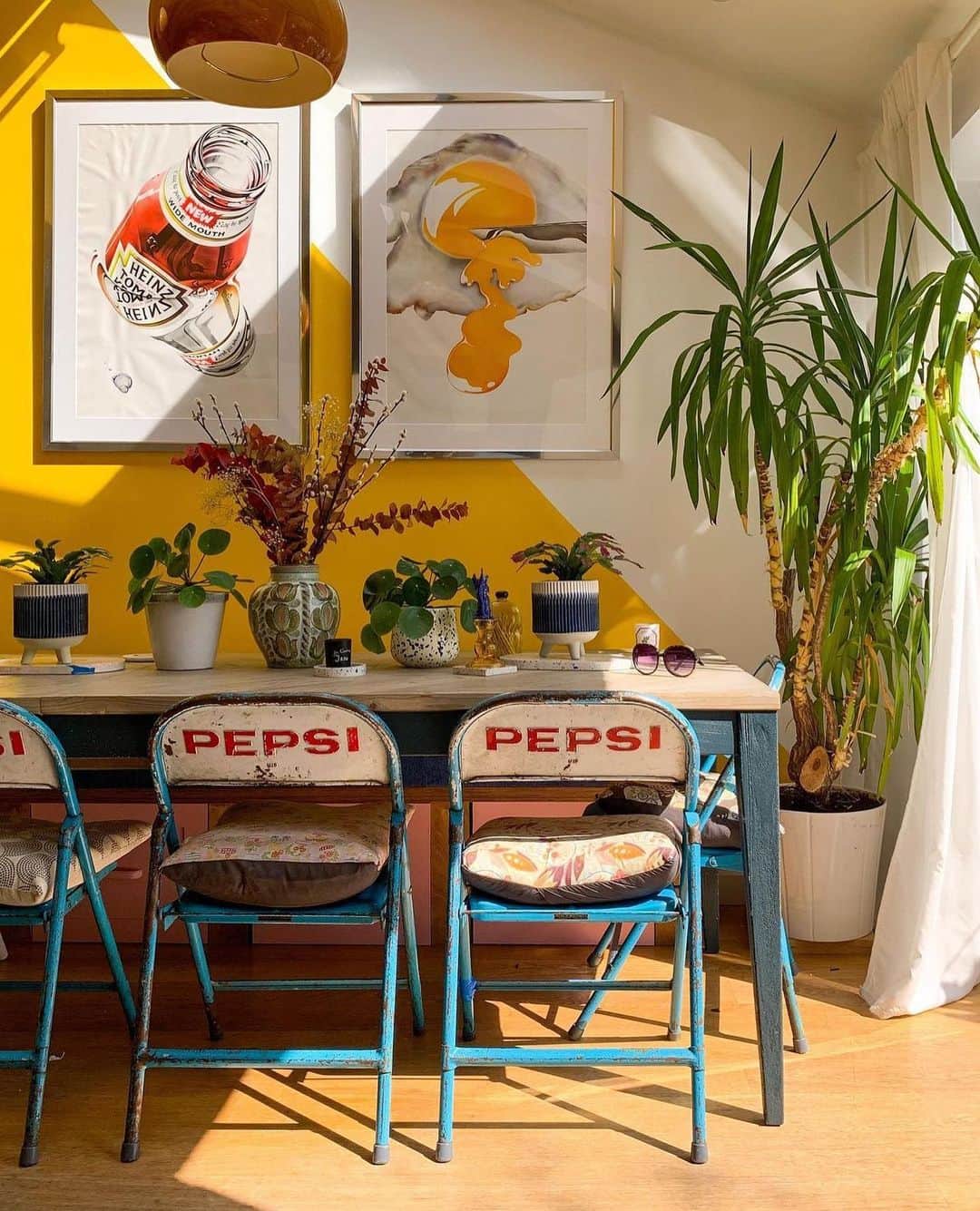 My Interiorのインスタグラム：「Happy colors puts the mood up in the home of @houseofedencourt」