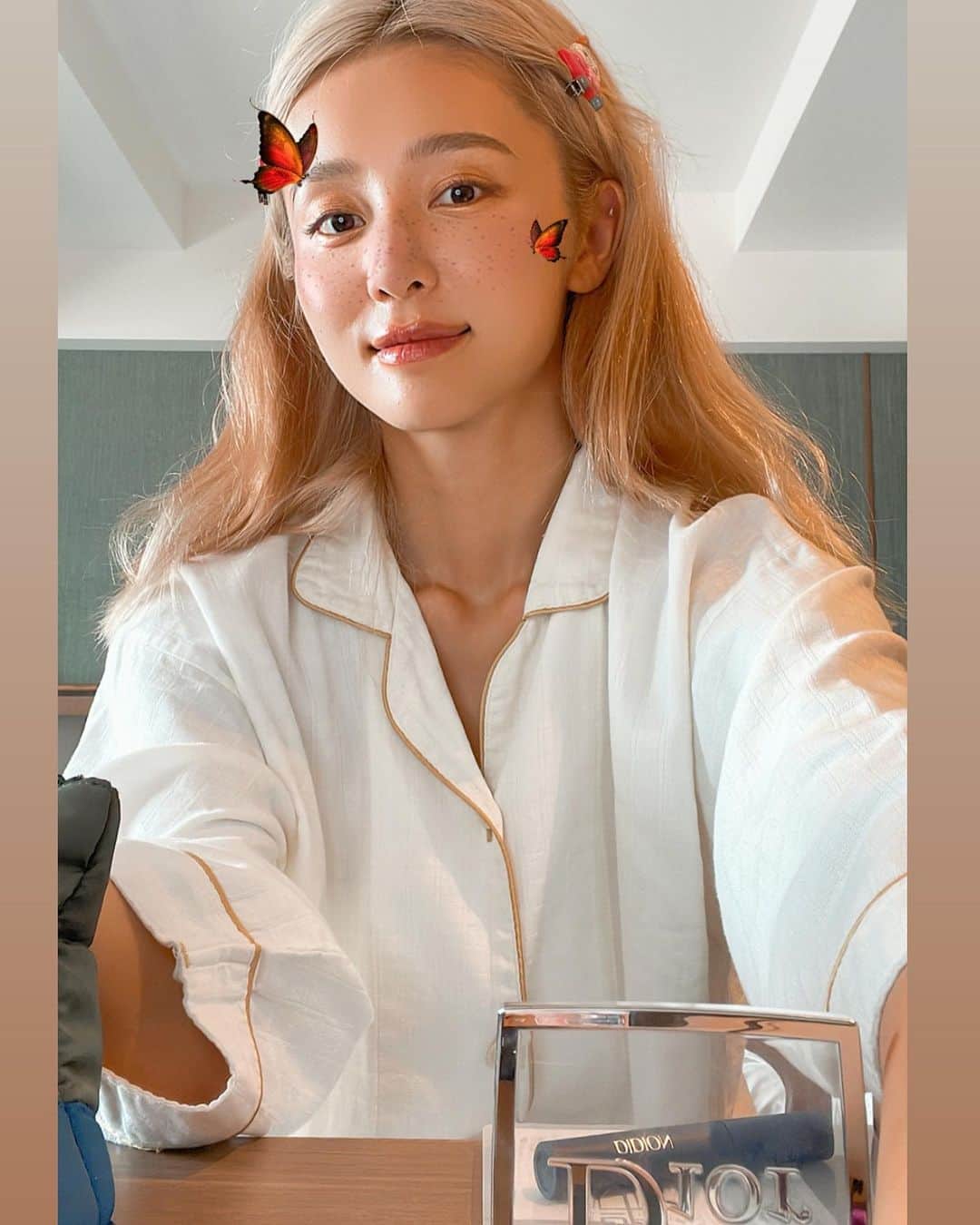 優木望未のインスタグラム：「これで沖縄投稿終わりかな〜🧖🏼‍♀️ そんな沖縄感ない写真だけど。  夏休みも明けて、私の癒しコルギがもうすぐ受けられる😮‍💨 常に頭カチカチ、上がり肩だから 全身の凝りも取れてリラックスできるの、お勧めです🧘‍♀️ @crysta_nagoya」