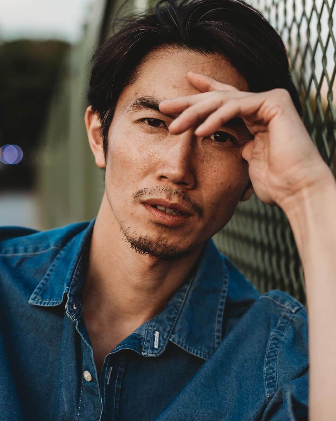 渡部純平のインスタグラム：「Summer in Tokyo📸☑️  photo by @megumibacher   #street#photography#portrait#photoshoot#actor#model#yoga#meditation#ヨガ#瞑想#マインドフルネス#自分軸#life#style#mature#photooftheday#asian#junpeiwatanabe#渡部純平」