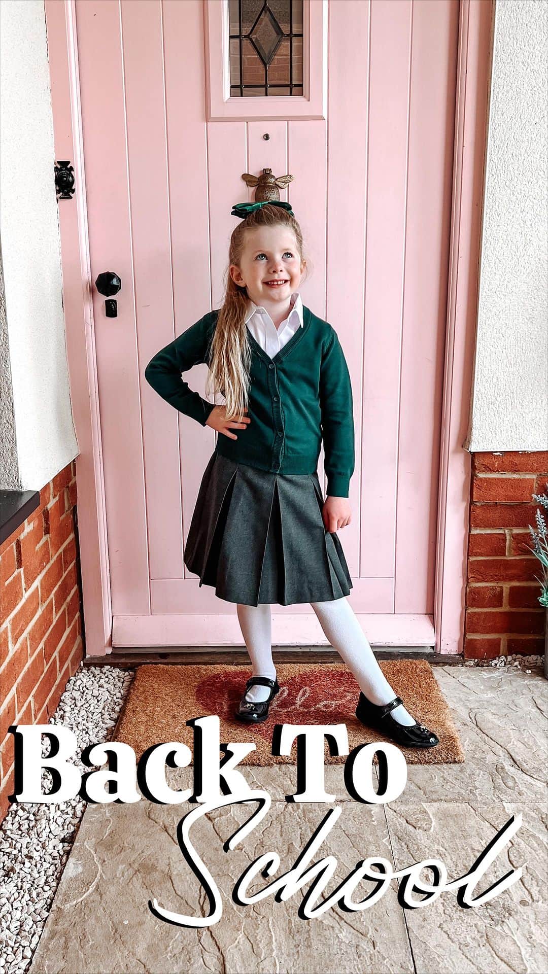 ルイーズ・ペントランドのインスタグラム：「Ad| 🍎Have any of you been here since Pearlie was just a squishy baby? I’ve blinked and she’s a full on school child, in fresh uniform, ready for Year One!! How has this happened?!?!  If you need anything for school, @veryuk has it ALL! Shoes, shirts, skirts, trousers, bags, jumpers, you name it, it’s there. There’s still time to get super organised so defo worth heading to the site!  I’m spending Sunday getting everything totally packed and ready, labelled and ironed. There’s something so lovely about this time of year isn’t there? Can you remember your first day of school?? 📖Xxx」