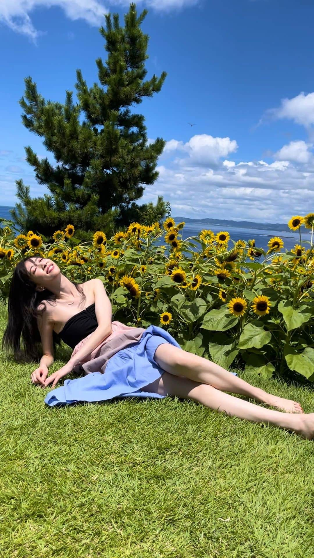 彦坂桜のインスタグラム：「🌈🌻🌻🌻🌤️」