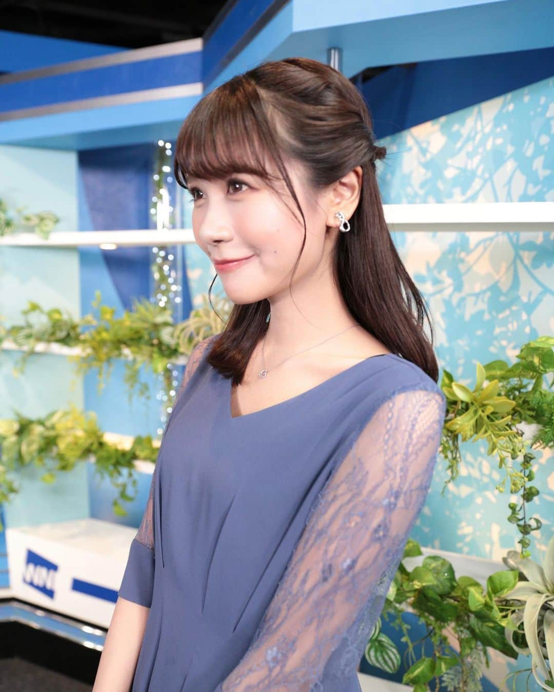 戸北美月さんのインスタグラム写真 - (戸北美月Instagram)「. 早いものでもう8月最終日😳 9月も残暑が続く予想なので、 体に気をつけて過ごしていきたいですね👒  深みのあるブルーが素敵なワンピースは @dorry_doll_official さん🦋 シルバーのイヤリングは @osewaya_official さん、 ネックレスは @va_vendomeaoyama さんのものです🤍  素敵なお衣装、スタイリングをありがとうございました☺︎  #ウェザーニュース #ウェザーニュースlive」8月31日 17時59分 - mizuki_tokita