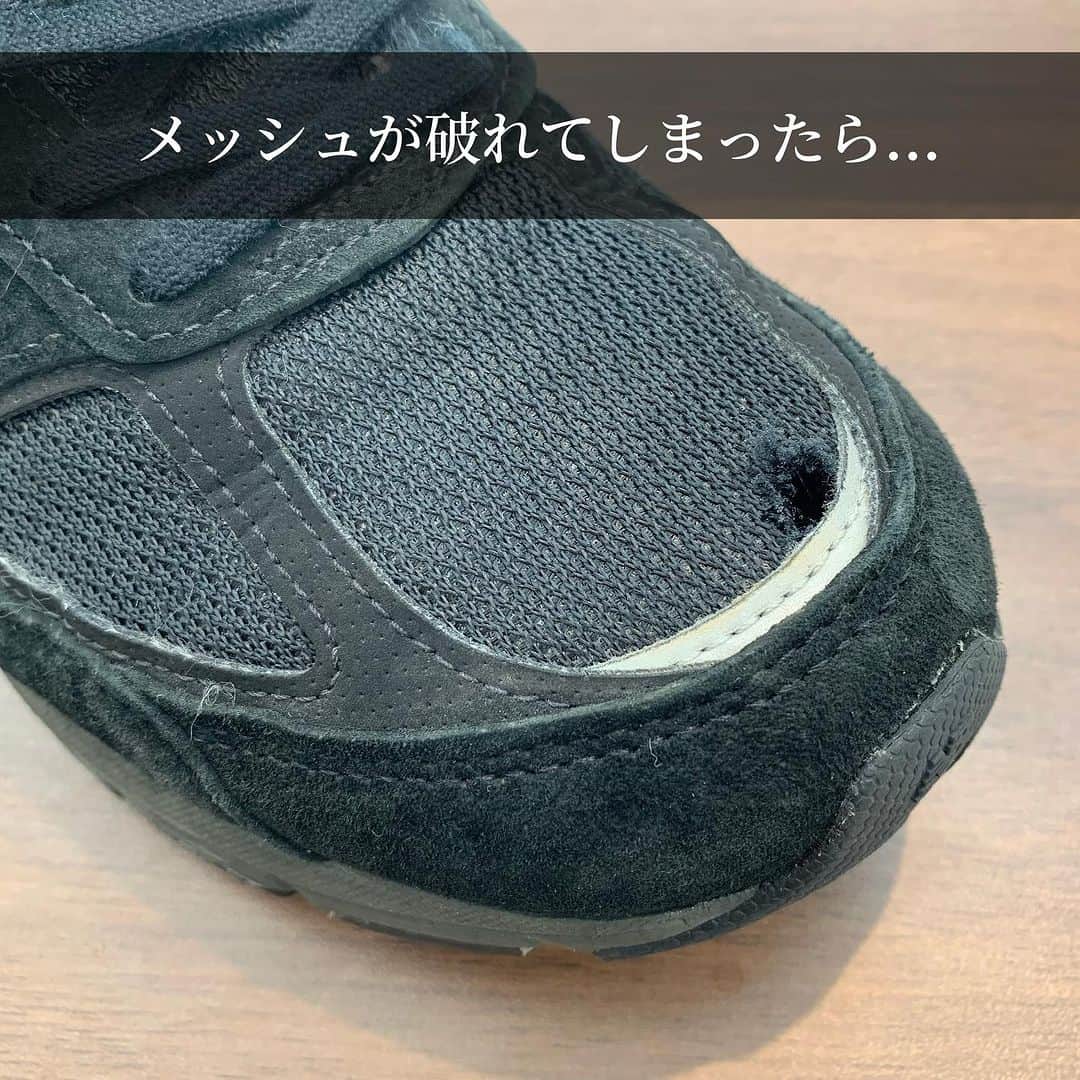 Sneaker At Randomのインスタグラム：「破れ箇所に細かくミシンをかけて補修しました。裏から薄い革を当てて補強しています。  補修箇所はどうしても目立ってしまいますが、穴から靴下が見える恥ずかしさからは解放されます。  #sneakeratrandom#スニーカーアトランダム#junkyard#ジャンクヤード#sneaker#スニーカー#スニーカー修理#スニーカーカスタム#市川#本八幡#高円寺#心斎橋#angeluspaint#アンジェラスペイント#arata#アラタ」