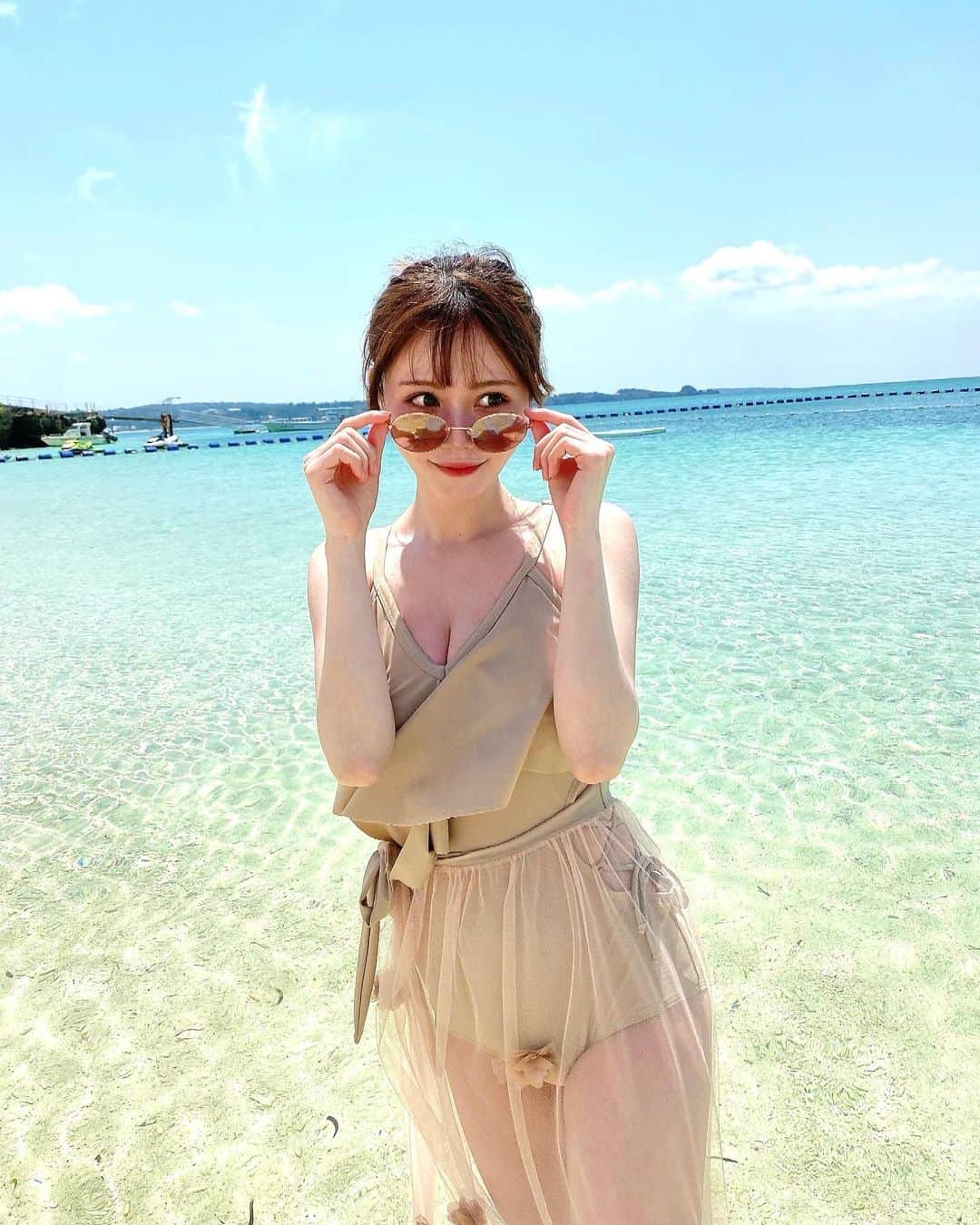 込山榛香のインスタグラム：「夏が終わっちゃいますね☀️ ⁡ どんどん夏が好きになります♡ ⁡ ⁡ ⁡ 皆さんはどんな夏を過ごしましたか？ ⁡ ⁡ ⁡ #沖縄 #海 #沖縄旅行 #ビーチ」
