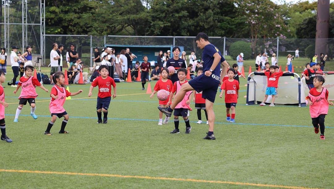 中田浩二さんのインスタグラム写真 - (中田浩二Instagram)「KASHIMA ANTLERS BUSINESS CLUB KIDS FESTIVAL 700人を超える、幼稚園生、小学校1、2年生と楽しくサッカー。 今回はビジネスクラブの協賛でかわいいTシャツも！ 笑顔あふれる楽しいイベントでした！ 参加いただいた皆さん、準備してくれた関係者の皆さん、ありがとうございました！」8月31日 18時17分 - koji.nakata_official