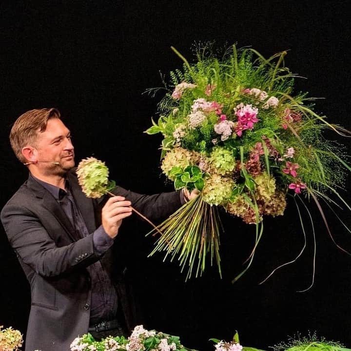 ニコライ・バーグマン・フラワーズ＆デザインのインスタグラム：「This weekend: Flower Performance at Tivoli Copenhagen 🎢 💐⁠ ⁠ Join me and @ceciliehother for a flower show this Sunday on the Plænen Open Air Stage. ⁠🌷 ⁠ ⁠ 📅 Date: 3. Sep (Sunday) ⁠ 🕒 Show Times: 15:00 & 17:15 📍 Venue: Tivoli Copenhagen Open Air Stage⁠ ⁠ Whether you're a passionate gardener, a lover of all things floral, or simply looking for a delightful way to spend your afternoon, I'm sure you will enjoy the Flower Show 🌻🌿⁠ ⁠ Gather your friends and family, and join us for a memorable day filled with flowers!⁠ ⁠ If you want early updates on events in Denmark make sure to follow @nicolaibergmann_dk ⁠ .⁠ .⁠ .⁠ .⁠ #nicolaibergmann #blomster #flowerdesign #floralart #ニコライバーグマン #フラワーデザイン #니콜라이버그만 #꽃다발 #цветочноеоформление #blumenkunst #artefloral #北欧デザイン #北欧インテリア」