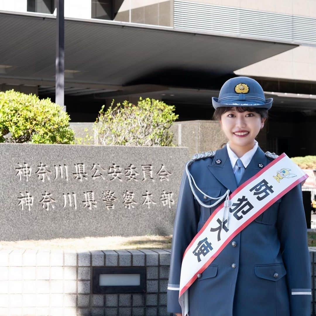 中谷彩伽さんのインスタグラム写真 - (中谷彩伽Instagram)「. 【ご報告】  この度、 神奈川県警察本部 防犯大使 を受嘱しました！  この様な機会をいただけて、 神奈川県出身者として大変光栄です。  実は幼い頃、ずっと警察官を目指していました。念願です🧑🏻‍✈️  今後、コンテンツが随時公開予定です。 皆さんで防犯意識を高め、事件を未然に防ぎましょう🚨🚓  ✎︎＿＿＿＿＿＿＿＿＿＿＿＿＿＿ オファーを検討して下さっている企業様へ  たくさんのタレントさんがいらっしゃる中から、 なかやんを見つけて下さり、ご検討いただきありがとうございます！ 御社のご希望をヒアリングさせていただき、 過去出演事例など必要資料をご提示させていただくことも可能です。 事務所に所属せず個人で仕事を行っておりますが、個人との取引が難しい場合には、私が登録する法人を介してのオファー受注も行っております。 ぜひ一度プロフィールのメールアドレスよりご連絡をいただけますと幸いです。 ✎︎＿＿＿＿＿＿＿＿＿＿＿＿＿＿ . . camera＆producer: @758_masahiro  #神奈川県警 #神奈川県警察 #防犯大使 #一日防犯大使 #警察 #警察官 #ポリス #POLICE #policegirl #policeofficer #敬礼  #なかやん #中谷彩伽 #なかやん出演歴」8月31日 18時30分 - nakaya_ayaka_78