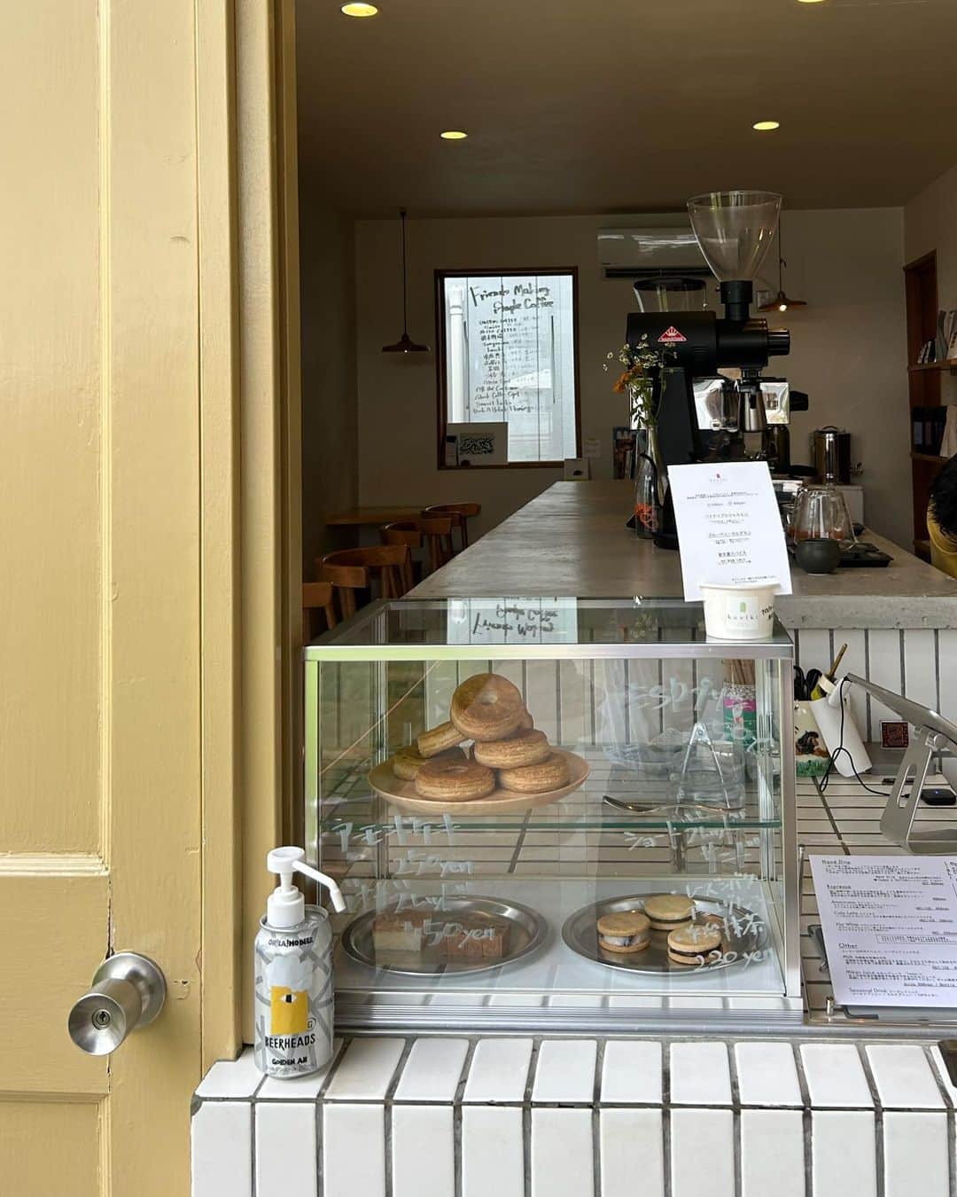木下桜さんのインスタグラム写真 - (木下桜Instagram)「. お店の雰囲気もコーヒーも どタイプ☕️♡ @staplecoffee.transitfolks   この前行ったらお休みやったけん またすぐリベンジ🥲🫱🏻‍🫲🏼」8月31日 18時27分 - yo_kinoshita
