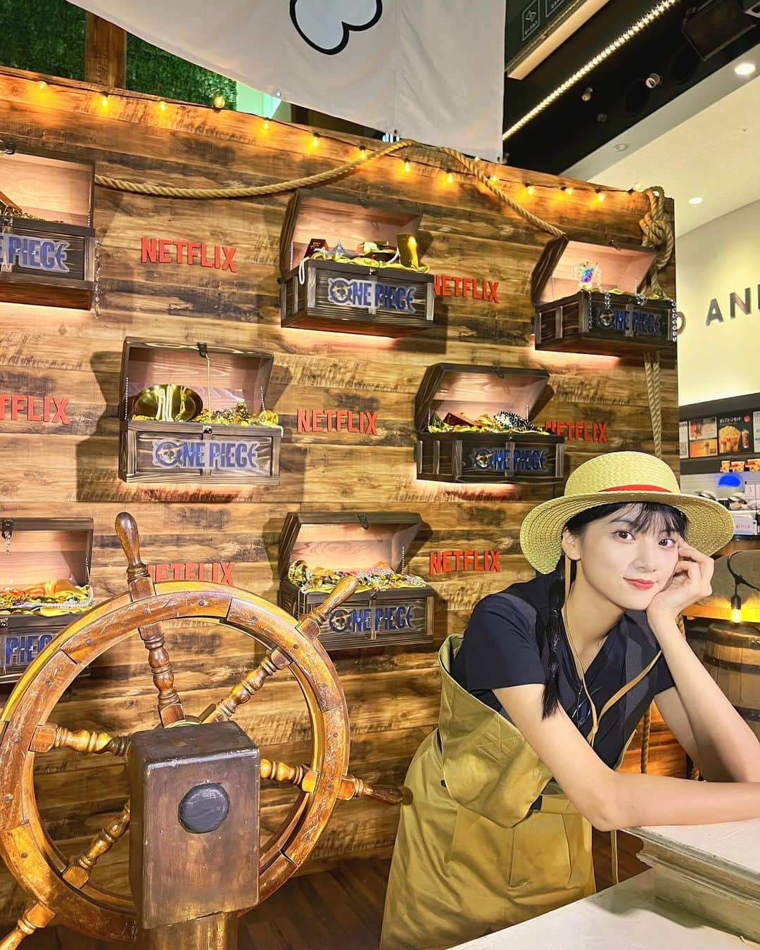 HITOMIのインスタグラム：「Netflixシリーズ実写版「ONE PIECE」特別試写会 in Japanに行ってきました！！ 　 アニメ好きな私なのですが特に大大大好きなONE PIECEの試写会に行けたのが本当に嬉しかった♪♪ 　 6年かけて制作した作品なことも尾田さんが監修しているのも、私にとってはとても感慨深い作品でした。 こんな大傑作をNetflixで見れるなんて幸せすぎる...🎀 Netflix登録してて本当に良かったと思った。　 本日からNetflixで放送なので絶対見たほうがいいですよん!! まだONE PIECEを知らない方もぜひ🌙 @netflixjp #ONEPIECE #実写のワンピ #ネトフリワンピ #pr」