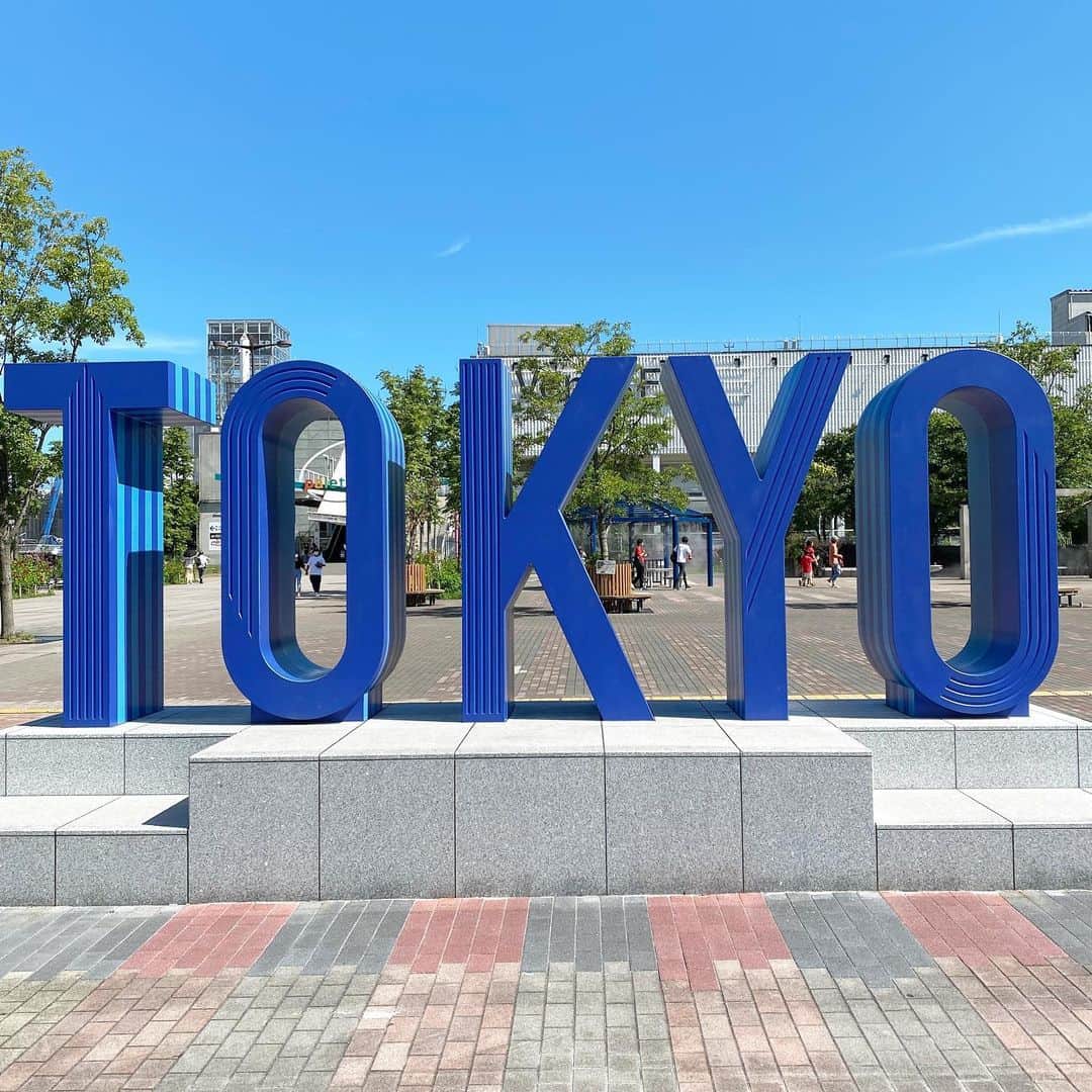 柴田阿弥のインスタグラム：「８月も終わりだね🌻  まだ暑そうですが今月は色々と大変だったので ちょっと９月からは落ち着いたら嬉しいな😊笑  #tokyo」