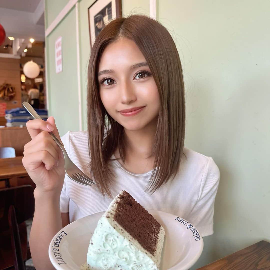 なーちゃんさんのインスタグラム写真 - (なーちゃんInstagram)「・ このケーキはチョコミントケーキだよ🧁 美味しかった😋 久しぶりに行けて嬉しい💕💕 ・ ・ ・ #ケーキ #カフェ巡り #横浜カフェ」8月31日 18時35分 - nanasan_gram7