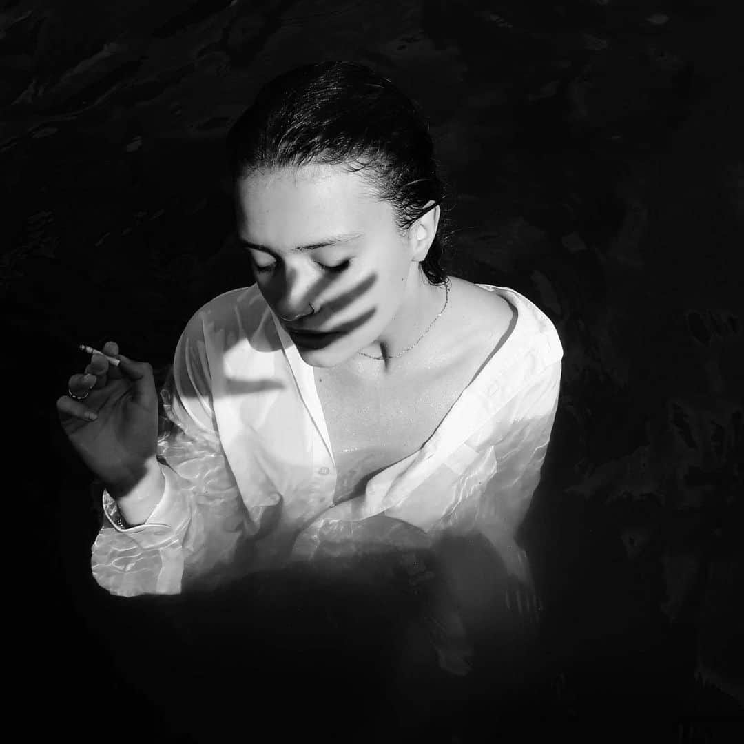アナ・グロスティナさんのインスタグラム写真 - (アナ・グロスティナInstagram)「“angel in disguise”」8月31日 18時47分 - highhsoul