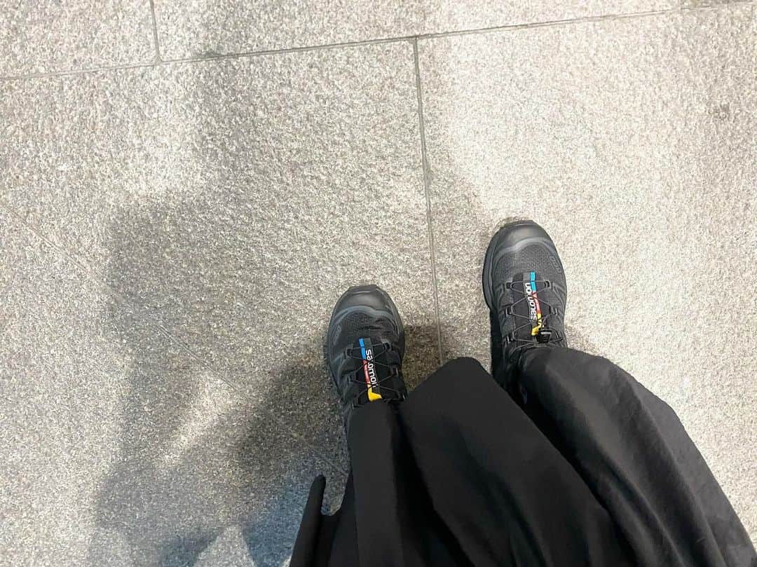 山口めろんさんのインスタグラム写真 - (山口めろんInstagram)「新しいスニーカー👟 欲しいサイズがずっと売り切れでやっとゲットできて嬉しーーー🥰🥰🥰🥰 #salomon」8月31日 18時44分 - memememelonchan