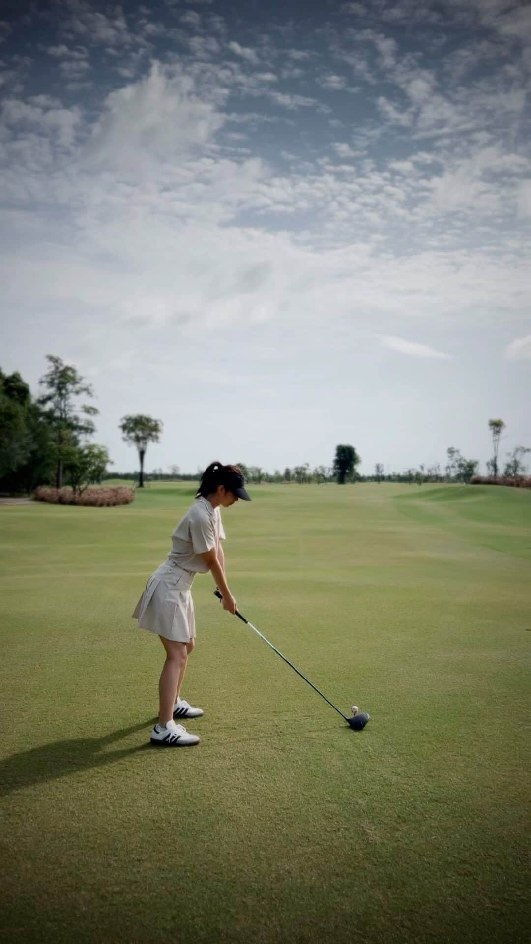 大見謝葉月のインスタグラム：「ドライバーナイスショット打てると気持ち良いネ💚⛳️  #siamcountryclub  #golf #golfswing」