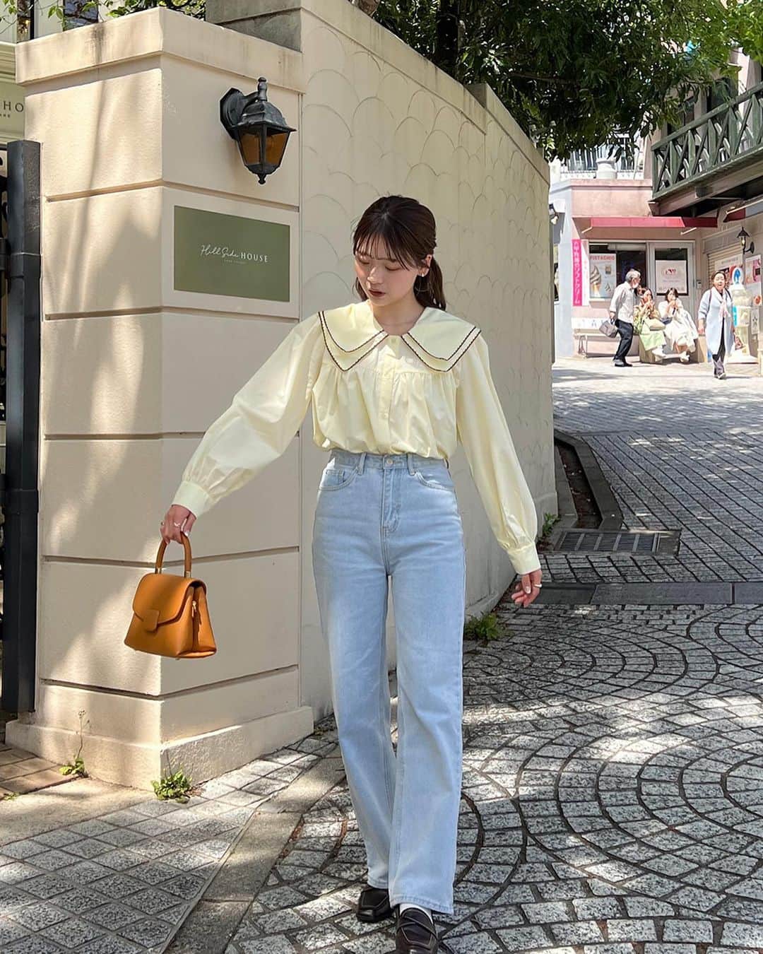 DHOLIC SNAPのインスタグラム：「DHOLIC DAY本日最終日🤎 お得に買えるのは本日まで🍂  人気ディレクターのおすすめアイテムがクーポン使用で更にお得に！  この機会をお見逃しなく👟✨」