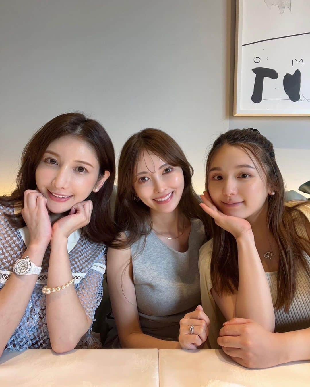 のインスタグラム：「最近大好きなお友達と会えて 幸せ🫶💕 仕事の合間をみつけて会えてる☺️  美意識が高まる話沢山できた！  ありささんとひよんとは cchannel時代からの友人☺️ 本当cchannelの職場で 素敵なお友達、仲間ができて、 感謝でしかない🥰💕  みんなまじで心優しくて🥹 外見だけじゃなくて 心まで美しい🫶💕 楽しかったなぁ〜😍だいすぴ☺️  ランチは 【la Brianza】 4000円のコースとは思えないレベルの ボリュームでした🫶美味しかった！  #女子会 #六本木ランチ　#ランチ #六本木女子会 #labrianza」