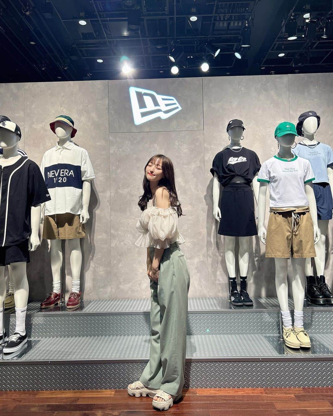石井陽菜のインスタグラム：「⁡ ⁡ ⁡ new eraの展示会へ ⁡ たくさん可愛いのあったよ〜！ 届くの楽しみだな☻ ⁡ ⁡ #ニューエラ #newera #キャップ #2024ss」