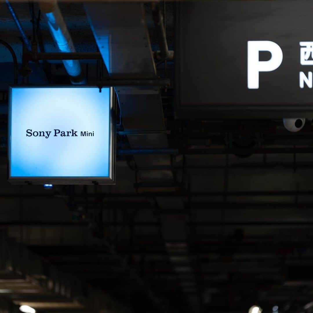 GINZA SONY PARK PROJECTさんのインスタグラム写真 - (GINZA SONY PARK PROJECTInstagram)「【青いネオンサイン / Blue gloomy neon sign】  いつもは白いSony Park Miniのネオンサイン。 『おばけやしき Mini』の期間は青く光っています。  銀座の地下でこのサインを見つけたら、夏のひんやり体験に、ぜひSony Park Miniへお立ち寄りください。  ※6 歳以下のお子様はご体験いただけません。 ※その他、公式WEBサイト内の「体験制限」を事前にご確認ください。 https://www.sonypark.com/mini-program/list/037/  If you find this neon sign in the basement of Ginza, please stop by Sony Park Mini for a chilly spooky summer experience. *Notes: This program is a sound horror and available for ages 7 and up. Audio is in Japanese only.  #おばけやしきMini  #お化け屋敷 #ホラー #サウンドホラー #怪談  #怪談師 #夜馬裕 #やまゆう  #空間音響技術 #HapticFloor #夏の三部作 #銀座イベント #銀座ギャラリー #銀座アート巡り #SonyParkMini #SonyPark #Ginza」8月31日 19時00分 - ginzasonypark