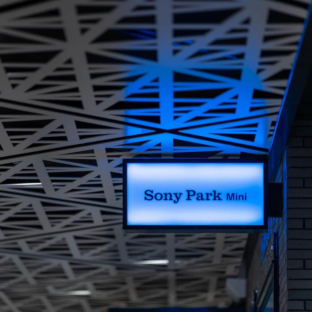 GINZA SONY PARK PROJECTさんのインスタグラム写真 - (GINZA SONY PARK PROJECTInstagram)「【青いネオンサイン / Blue gloomy neon sign】  いつもは白いSony Park Miniのネオンサイン。 『おばけやしき Mini』の期間は青く光っています。  銀座の地下でこのサインを見つけたら、夏のひんやり体験に、ぜひSony Park Miniへお立ち寄りください。  ※6 歳以下のお子様はご体験いただけません。 ※その他、公式WEBサイト内の「体験制限」を事前にご確認ください。 https://www.sonypark.com/mini-program/list/037/  If you find this neon sign in the basement of Ginza, please stop by Sony Park Mini for a chilly spooky summer experience. *Notes: This program is a sound horror and available for ages 7 and up. Audio is in Japanese only.  #おばけやしきMini  #お化け屋敷 #ホラー #サウンドホラー #怪談  #怪談師 #夜馬裕 #やまゆう  #空間音響技術 #HapticFloor #夏の三部作 #銀座イベント #銀座ギャラリー #銀座アート巡り #SonyParkMini #SonyPark #Ginza」8月31日 19時00分 - ginzasonypark