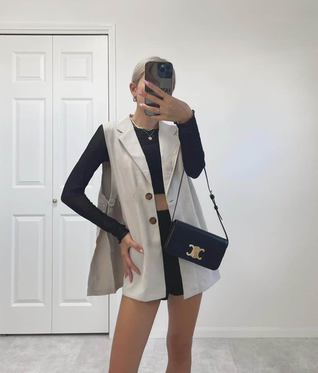 HONOKAのインスタグラム：「． ． 少しづつ秋服調達し始めてる💞 ジレベストはさっと羽織るだけでも トレンド感でるから可愛いよね🫶🏽 ． ． @classicalelf_official  #classicalelf#クラシカルエルフ#エルフコーデ#タイアップ」