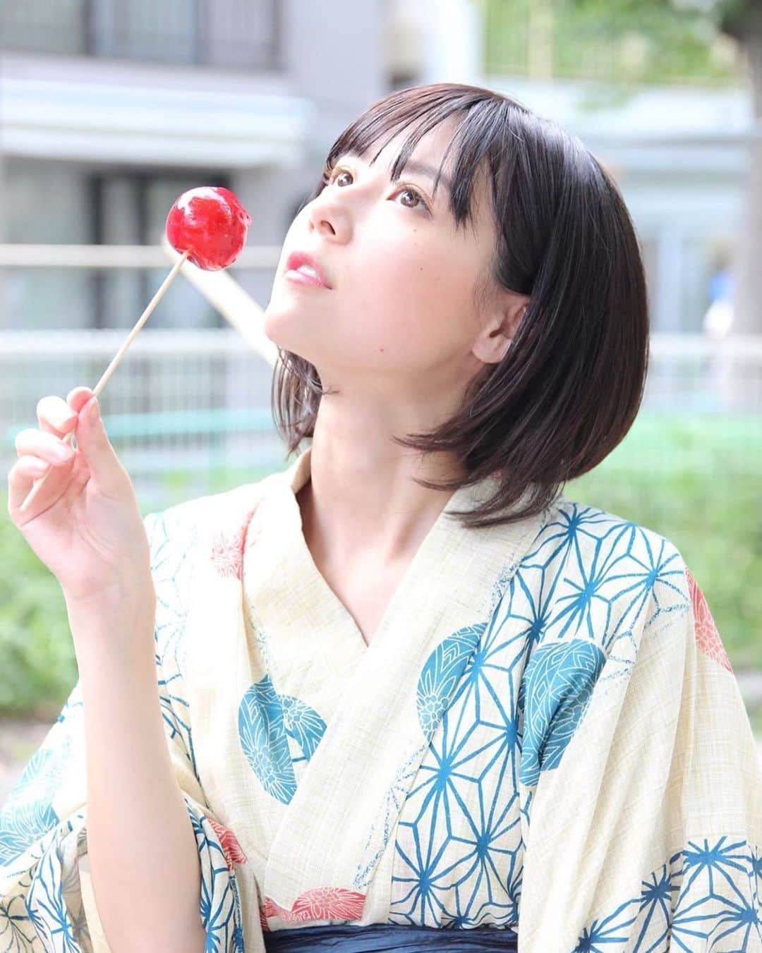 有村藍里のインスタグラム：「🍎 夏は好きではないのに やっぱり8月の終わりは少し寂しい。 今日で8月はおわり。 来年は浴衣着たいな◎」