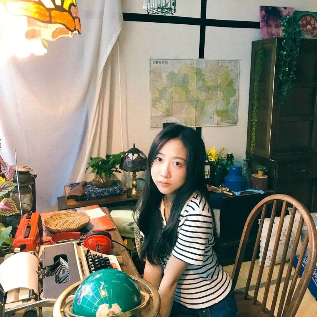 イ・チェミのインスタグラム：「여름 끝자락에서🫧  . . . #잊혀진소녀들의방」