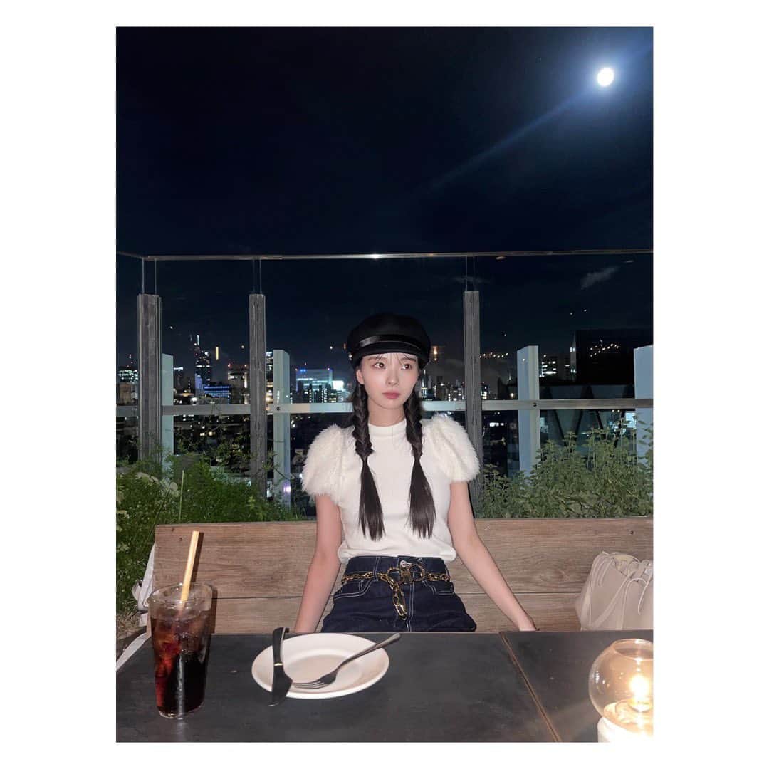 川口ゆりなさんのインスタグラム写真 - (川口ゆりなInstagram)「． ． 月とキャンドルの灯りだけで ディナーを頂くなんて なんて浪漫てぃっくなのかしら🌙 ． #川口の私服  ． ．」8月31日 19時03分 - kawaguchi_yurina_official
