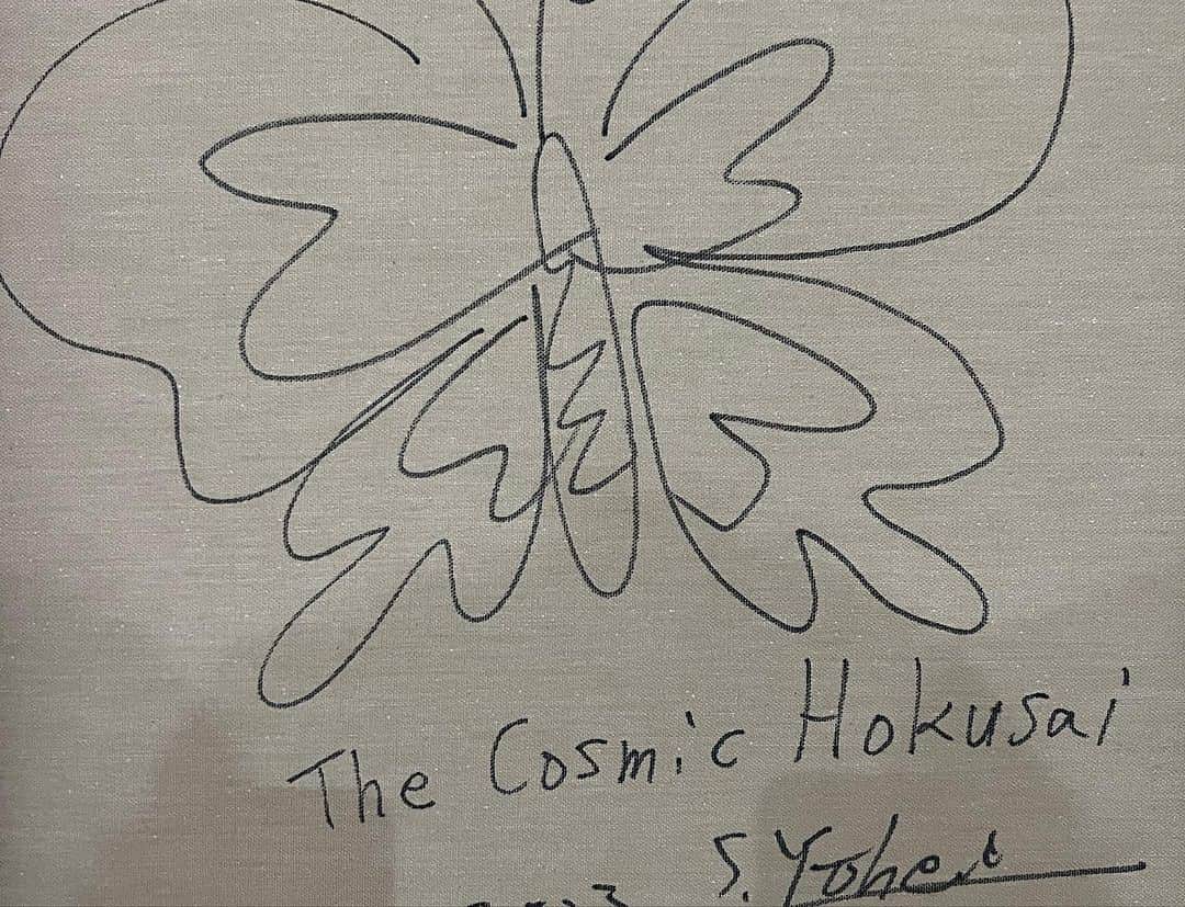 杉田陽平さんのインスタグラム写真 - (杉田陽平Instagram)「The Cosmic Hokusai 2023 145.5×112cm F80 acrylic on canvas サイズ参考価格¥5,600,000円 （sold out）  北斎の作品は何度もモチーフにしていますが、一つ一つその時の僕の脳と手、身体にしか描けない作品となっていると思います。この作品は、収蔵先である仙台のミニ美術館アプストレさんにて近々鑑賞する事が可能になると思います。興味持ってくれたら幸いです。  〜展覧会スケジュール〜 今年は、10月に東京と福岡にて最新作の個展が開催予定となっています。是非、少しでも関心持って貰えたら幸いです。  どなた様でも心からお待ちしております。🙇‍♂️  #杉田陽平 #杉ちゃん  #sugitayohei  #バチェロレッテ #アート台北2023 #當代藝術 #現代アートコレクター  #アートコレクターズ  #バチェラー #contemporaryart  #abstractpainting #japneseart  #artlovers  #artbasel  #hokusai #kazuoshiraga #vangoh」8月31日 19時13分 - sugitayoheiart