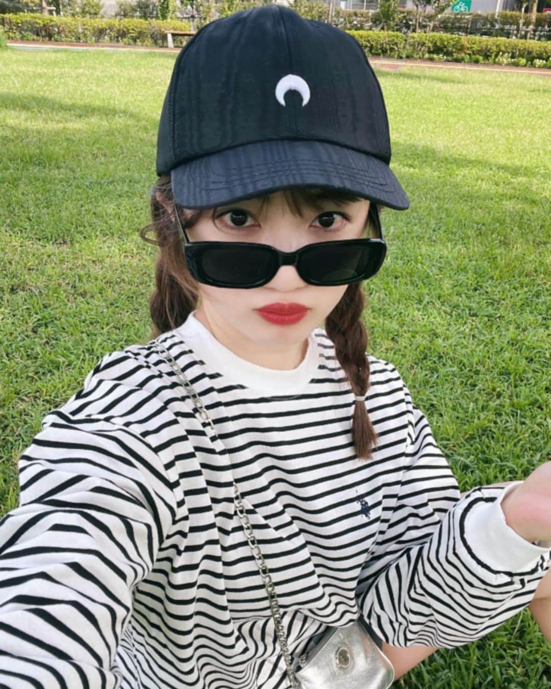 河﨑莉奈のインスタグラム：「公園で甘夏ジェラート食べました🍋🍨  早く秋服着たくてうずうずしてる…🥺🍂  プチプラで可愛いボーダーロンTはwegoで買えるよ🦓👕  @wego_zozo @wego_official  #WEGO #ウィゴー #ZOZOTOWN　 #ZOZOTOWN購入品　 #USPOLO  #USPOLOASSN」