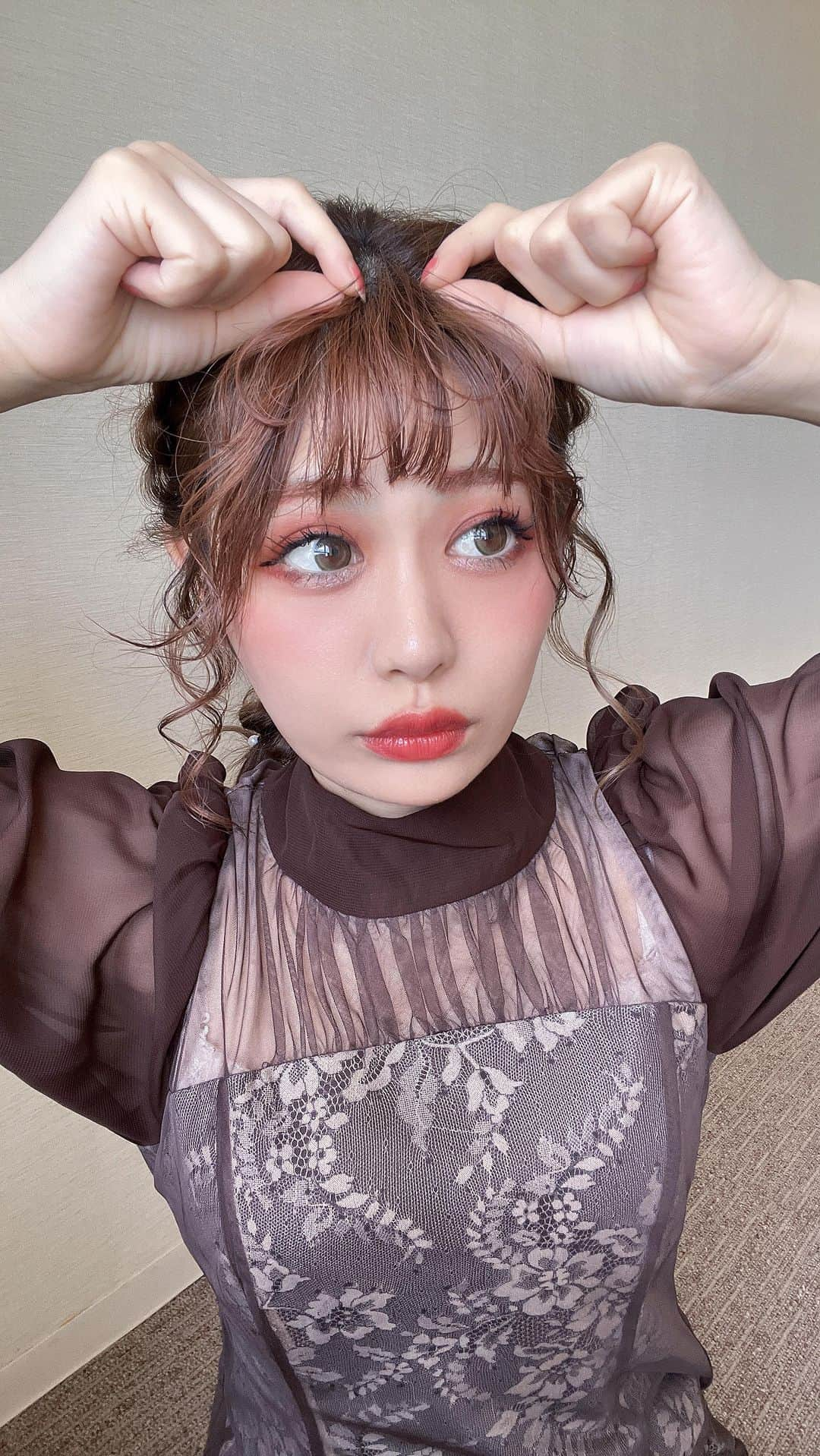 高橋里彩子のインスタグラム：「最後セクシーすぎたw笑  ヘアメイク昔から好きなんだよね🌸💞  見様見真似出やるから完ぺきじゃないけど💞🎀🎀💞  おしゃれって楽しいよね💖  今回はお呼ばれ⸜❤︎⸝〜𝚌𝚘𝚍𝚎〜⸜❤︎⸝ @dorry_doll_official   『ドレス』ってコメント打ってくれた人に オフショットの写真送ろうかな♡  #結婚式コーデ #結婚式参列 #フォーマル #フォーマルドレス #ドレス #お呼ばれワンピ #結婚式お呼ばれ #デートコーデ #ディナーコーデ #記念日デート #記念日コーデ #結婚式ドレス #お呼ばれドレス #ドレスアップ #オケージョン #お呼ばれコーデ #パーティードレス #ディナーコーデ #ホカンス #ホテル女子会 #dorrydoll #ドリードール #お呼ばれヘア #お呼ばれヘアアレンジ #ヘアアレンジ#ガーリーヘア #ガーリーコーデ #結婚式ヘアアレンジ」