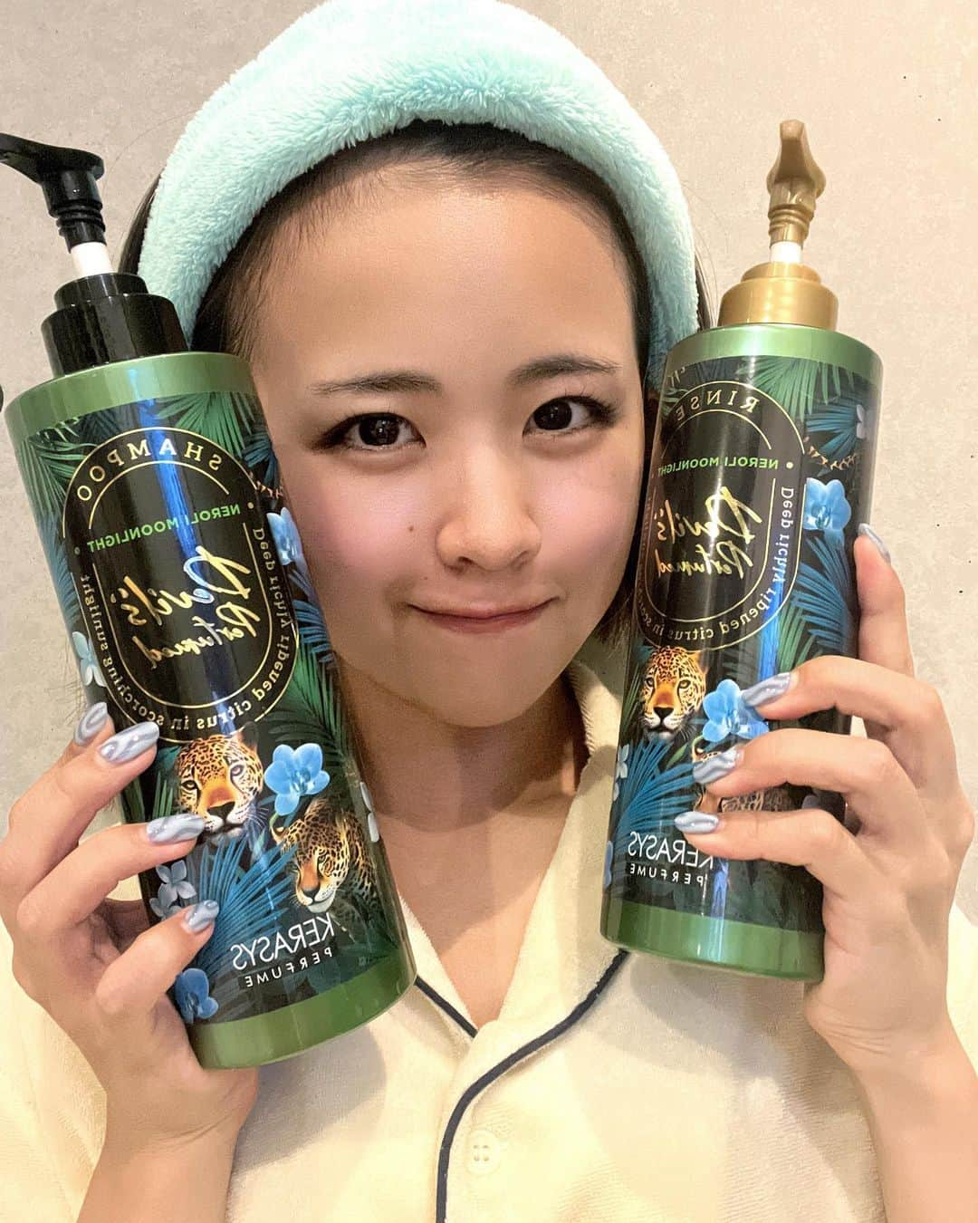 POTATO TVさんのインスタグラム写真 - (POTATO TVInstagram)「hair care🧴🫧  初めてパフュームシャンプー使ったんやけど、 お風呂上がりも次の日もいい香りすぎた 〜！  かりんのはネロリ ムーンライトって香りで 甘すぎない香りで好みすぎて落ちつく🌙   疲れた日とかにご褒美で使うんも良さそう ＾＾ 500mlも入ってるしコスパも最強ッ🖐🏻  9/1~9/12までQoo10メガ割で20％OFFクーポンも配布するらしいから、ぜひチェックしてみてね〜🫶🏻  みんなは疲れた日とかストレス発散するとき何してる〜？  #KERASYS #ケラシス #デビルズ２ #パフュームシャンプー #香水シャンプー#フレグランスシャンプー #ネロリムーンライト #いい香りのシャンプー #シトラス #艶髪 #弱酸性シャンプー #カラーリングケア #qoo10 #メガ割 #イベント #割引 #クーポン」8月31日 19時11分 - _karintou_