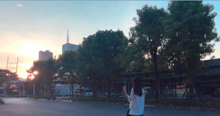 のインスタグラム：「企業様向けの ヨガレッスンを毎月開催させていただいています。  今回で4回目となりますが。 凄くヨガの時間を気に入ってくださって 企業様で毎月出している 紙媒体の中にもヨガを入れてくださることになりました。  どんな物にしようかなぁと 考え中。」