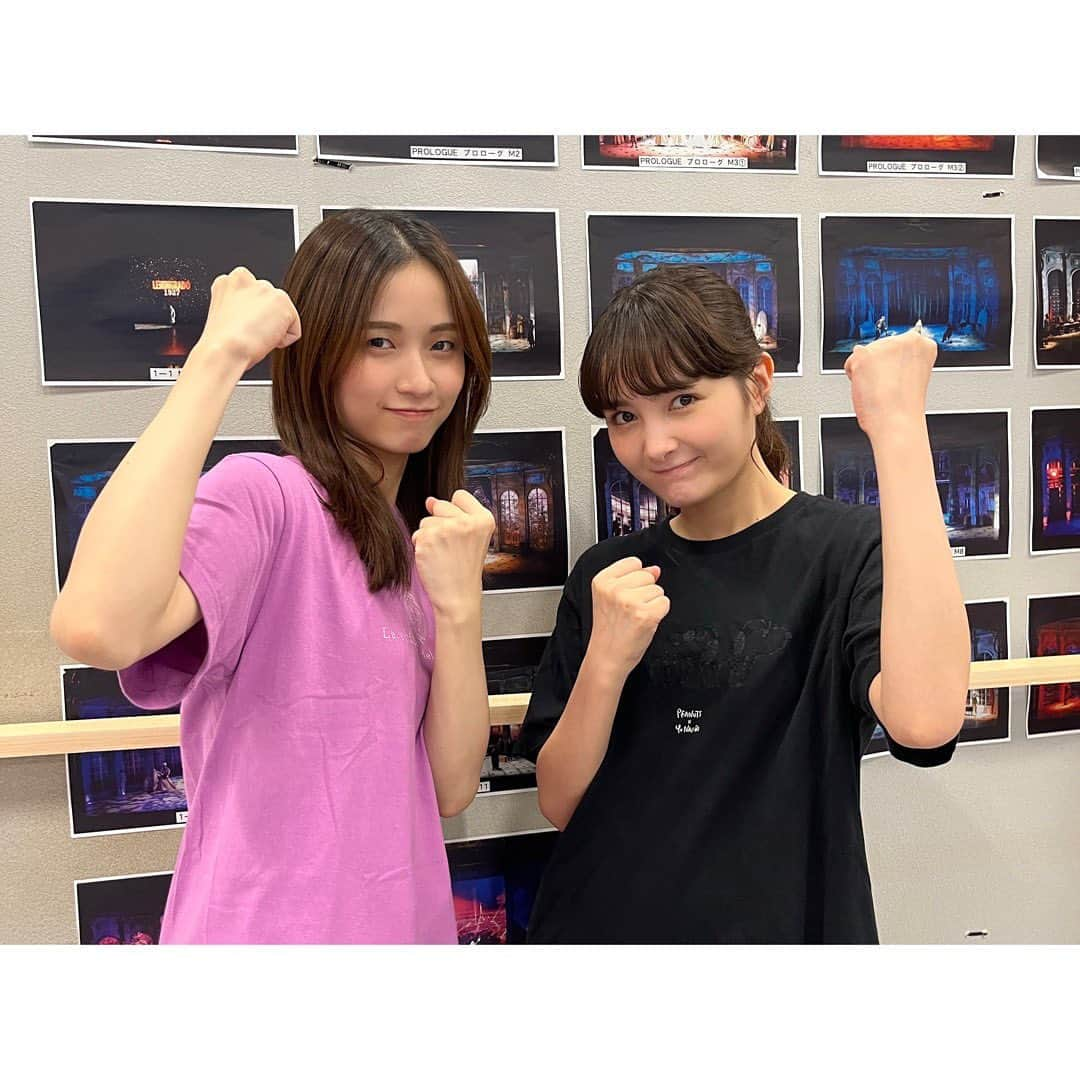 木下晴香さんのインスタグラム写真 - (木下晴香Instagram)「💪💪 ⁡ アナスタシアの稽古をしている間に 8月がとんでもない速さで過ぎ去ってしまってびっくりしているけれど🌻 それくらいこの作品に夢中になって過ごせていること、幸せです。 いよいよ稽古もラストスパート！がんばるぞ。 ⁡劇場でお待ちしております🫶  #アナスタシア #葵わかな」8月31日 19時16分 - haruka_kinoshita_official