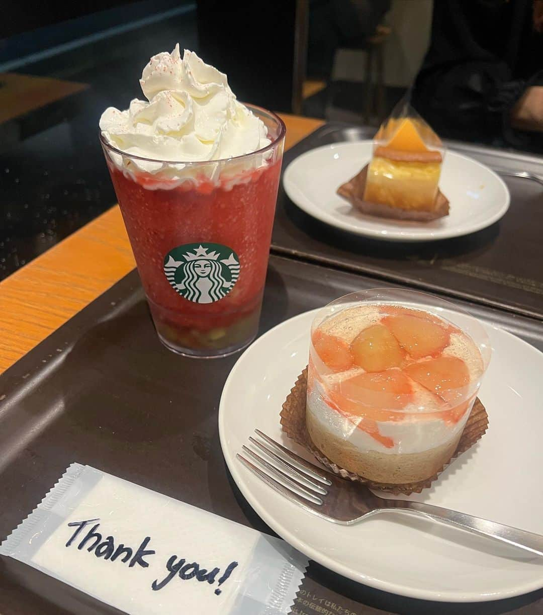 岡本彩夏のインスタグラム：「＊ とてもフルーティーな注文した日🍉🍑 お芋もたのしみ〜🍠 ・ #スタバ #starbucks」