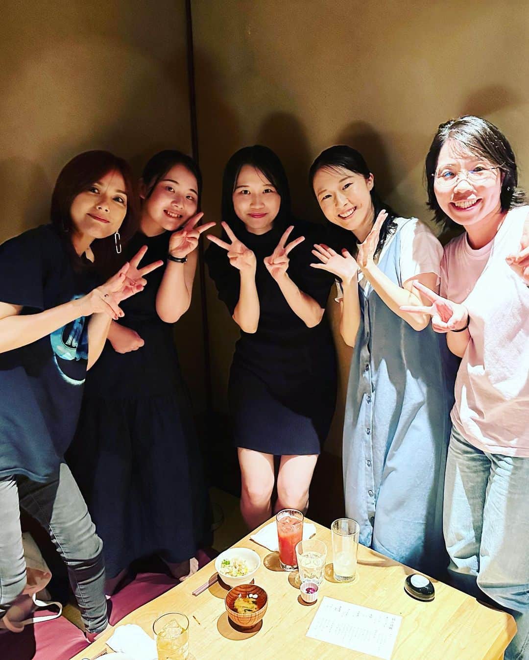 相川七瀬さんのインスタグラム写真 - (相川七瀬Instagram)「夏の日の思い出を投稿。 ゼミの先輩が号令をかけてくれて、女子だけで集まった😊 OG、4年、3年という会でした❤️ うちのゼミは女の子が5人しかいなくて寂しんだけども、だからこそ余計に仲良しです😊  ふと、気がつく。 明日から9月。 前期の成績発表、、、🫣  そして、4年最後の15週間が始まる。  仕事も、大学も、思いきりエンジョイしたいと思います😊👍  #國學院大学 #女子会」8月31日 19時19分 - nanasecat