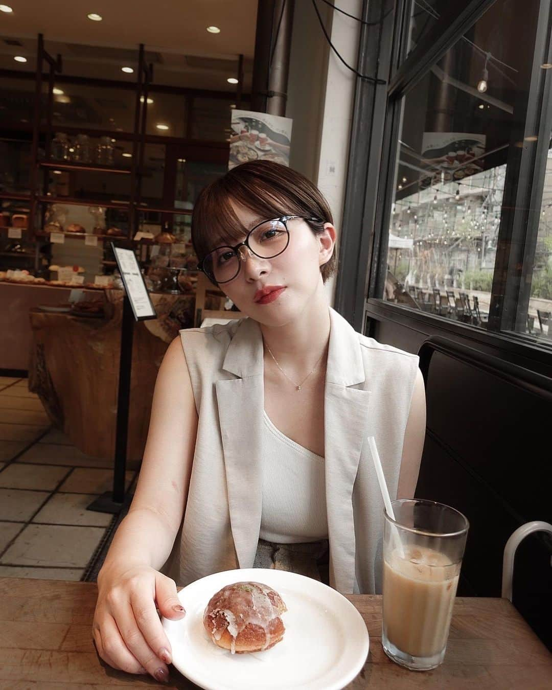 ゆ い りさんのインスタグラム写真 - (ゆ い りInstagram)「さいきん🫶🏻 カフェ活できてないなあもっとしたいなあ🥐☕️  ここ私が働いてるカフェなんやけど、会いに来てくれてお店のこと好きになってくれるのが本当に嬉しいんよなぁ😌🍂 DMくださればシフトもお伝えできるのでお待ちしてます〜😽  また夜中にでもインスタライブしたいなっ突発でやると思いますお楽しみに🤍  #gardenhousecrafts #代官山カフェ」8月31日 19時24分 - pamyuiri