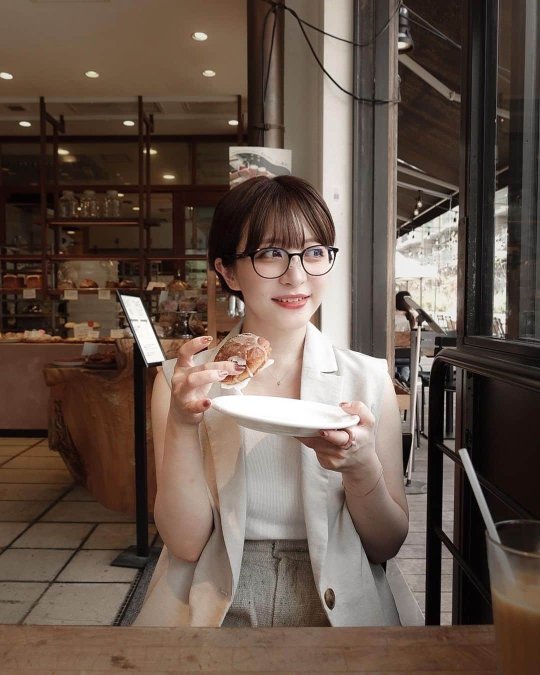 ゆ い りさんのインスタグラム写真 - (ゆ い りInstagram)「さいきん🫶🏻 カフェ活できてないなあもっとしたいなあ🥐☕️  ここ私が働いてるカフェなんやけど、会いに来てくれてお店のこと好きになってくれるのが本当に嬉しいんよなぁ😌🍂 DMくださればシフトもお伝えできるのでお待ちしてます〜😽  また夜中にでもインスタライブしたいなっ突発でやると思いますお楽しみに🤍  #gardenhousecrafts #代官山カフェ」8月31日 19時24分 - pamyuiri