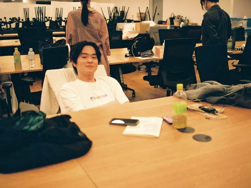 望月歩さんのインスタグラム写真 - (望月歩Instagram)「「量産型リコ」本日いよいよ最終回です！ 最後まで見届けていただけると嬉しいです！ 猿渡さんとも再会できて幸せな回！是非是非〜😎 撮影中の皆さんと📸」8月31日 19時26分 - ayumumochizuki_official