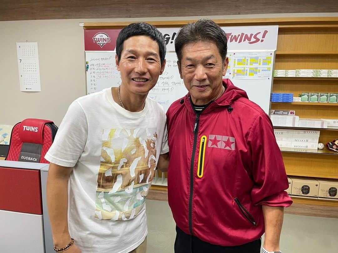 高橋慶彦のインスタグラム：「LGの監督と10年ぶりに  #廉京燁　#염경엽」