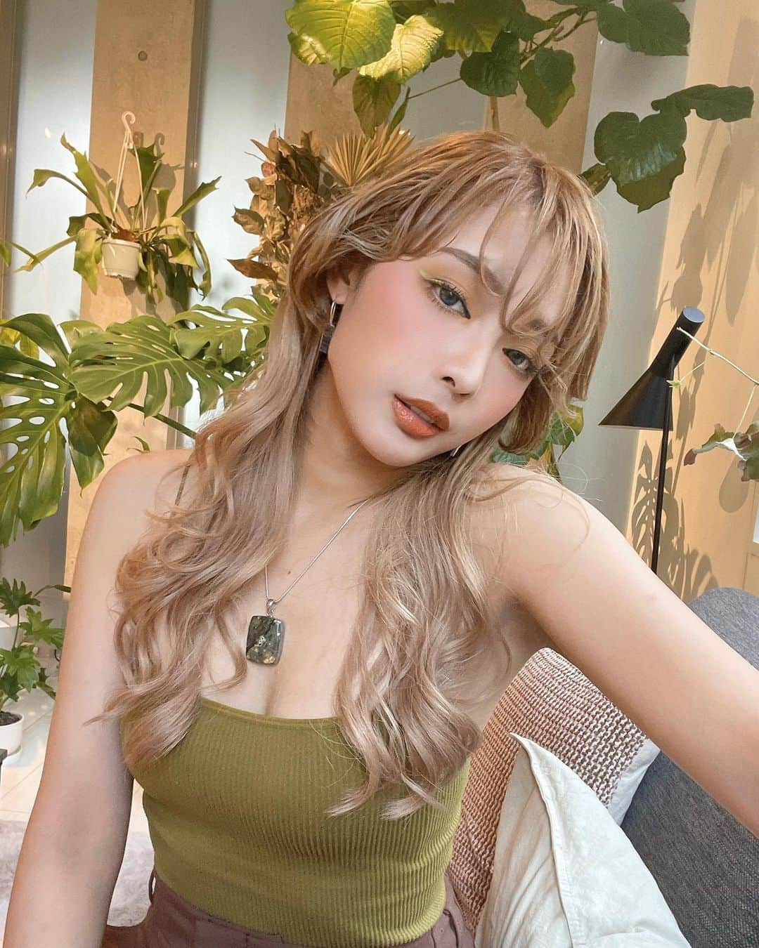 RiRiさんのインスタグラム写真 - (RiRiInstagram)「new hair🌿  @soga_rollen_gm ✂︎  植物の様な人間になりたい最近🌿」8月31日 19時29分 - _ri420