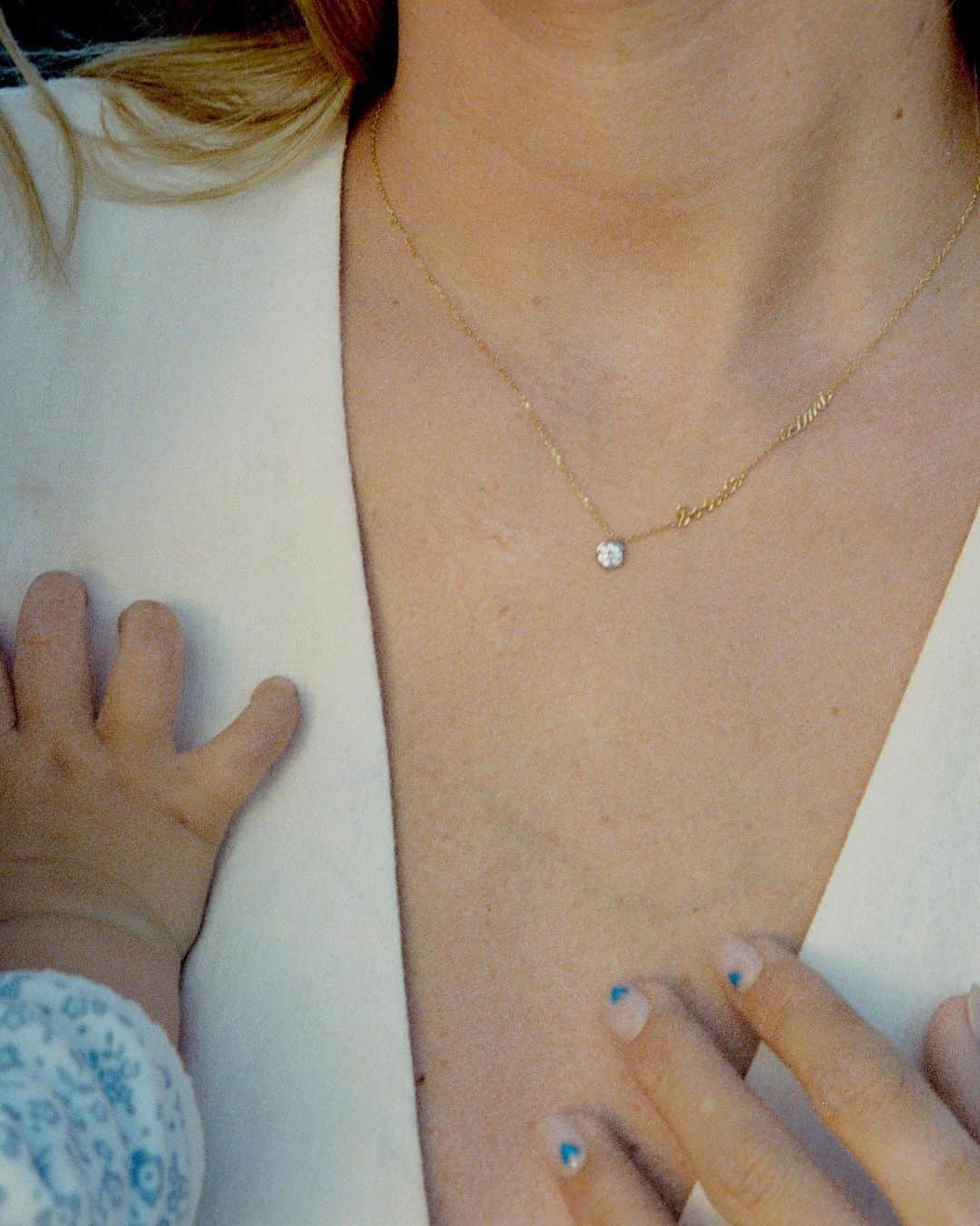 のインスタグラム：「I am so excited to announce this giveaway to my followers for one of these gorgeous heirloom pieces ~ WIN this beautiful custom signature Origine V.L.P. necklace with your loved ones names by @courbetofficial made from solid 18k gold and featuring a 0.3ct diamond, valued at 2,450€  Giveaway terms:  - Follow @courbetofficial and @elliewatson - Write in comments the name they would like to have on their necklace - Tag 2 friends who would also love one   The winner will be announced in a week, September 7.  #SustainableJewellery #7PlaceVendome」