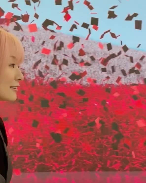 Jun Futamataのインスタグラム：「新曲「胎盤 feat.Salyu」MVが 8/31本日まで、大阪メトロなんば駅の大型ビジョンに先行公開されています✨  本日までなので、お近くの方は是非🎥  ▶︎胎盤 feat.Salyu 配信 lnk.to/taiban  #salyu #junfutamata #nambaonevision  #大阪 #なんば」