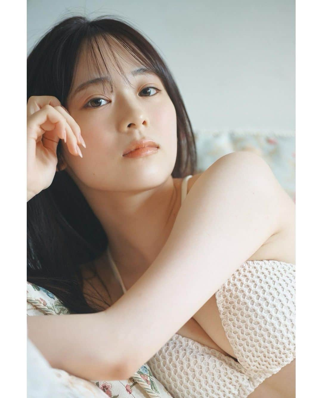 白河芹さんのインスタグラム写真 - (白河芹Instagram)「本日 8月31日(木) のblt graph.vol.93に登場してます💐 初グラビアです、是非︎☺︎♡  カメラマン  岡本武志 #bltgraph」8月31日 19時47分 - seri_shirakawa